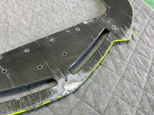 ランボルギーニ　アヴェンタドール　カーボンパーツ修理　全国から集まるカーボンパーツの修理　大阪　カーボン修理　割れたカーボンパーツ修理します　郵送対応可能