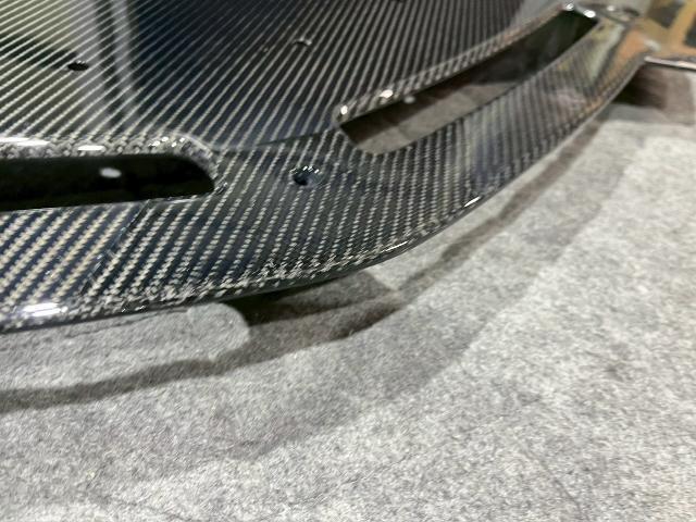 ランボルギーニ　アヴェンタドール　カーボンパーツ修理　全国から集まるカーボンパーツの修理　大阪　カーボン修理　割れたカーボンパーツ修理します　郵送対応可能