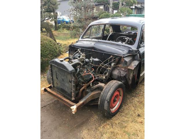 1949年FORD BUSINESS COUPE
エンジン、ミッション降ろし