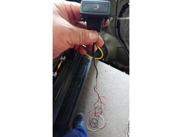 米国トヨタ　ＦＪクルーザー　電動格納不動　ミラー交換　電装系修理