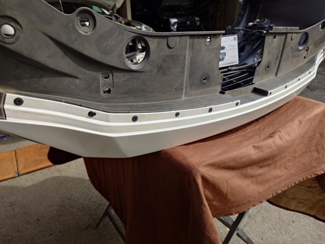 マツダ　ＣＸ－８ バーチカルグリル取り付け　グリル加工　カメラ加工　　外装品・エアロパーツ取付