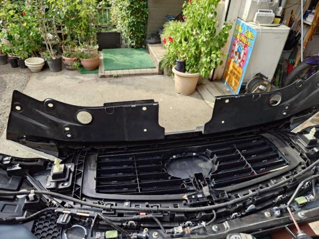マツダ　ＣＸ－８ バーチカルグリル取り付け　グリル加工　カメラ加工　　外装品・エアロパーツ取付