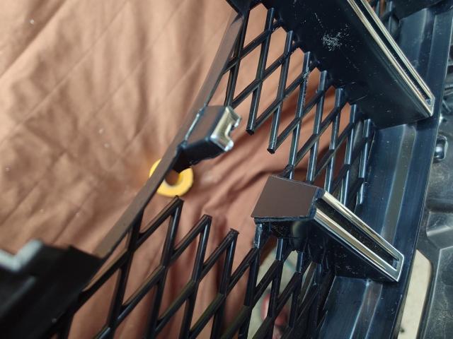 マツダ　ＣＸ－８ バーチカルグリル取り付け　グリル加工　カメラ加工　　外装品・エアロパーツ取付