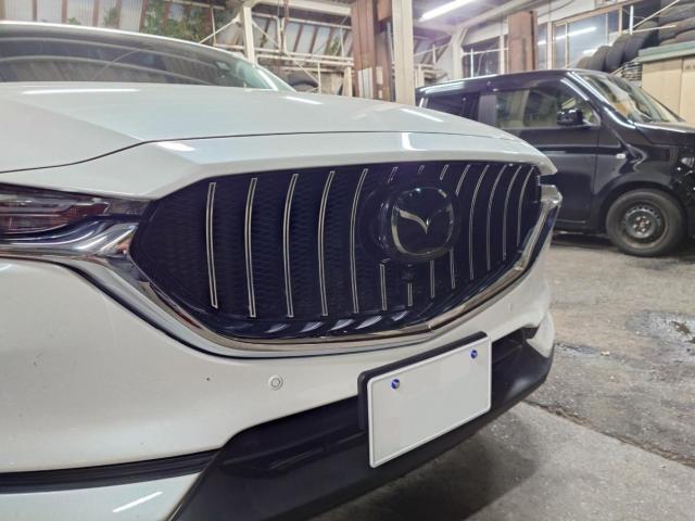 マツダ　ＣＸ－８ バーチカルグリル取り付け　グリル加工　カメラ加工　　外装品・エアロパーツ取付