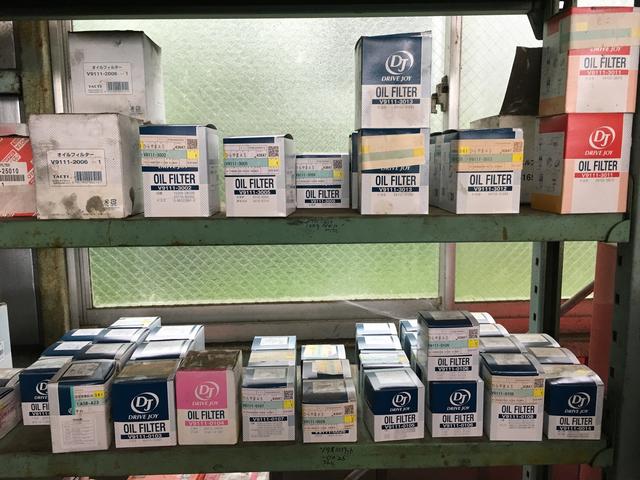 消耗パーツ多数在庫しております。オイルエレメントやワイパーなど即交換も可能です。