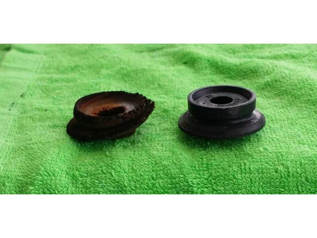 トヨタ　シエンタのスタビブッシュ【足廻り作業】　ＡｓａｈｉＣａｒＦａｃｔｏｒｙ西宮工場【朝日石油　阪神間、西宮、芦屋、尼崎、伊丹に７ヶ所のネットワーク。お車のことは何なりと。国家整備在籍で　安心　のお店】