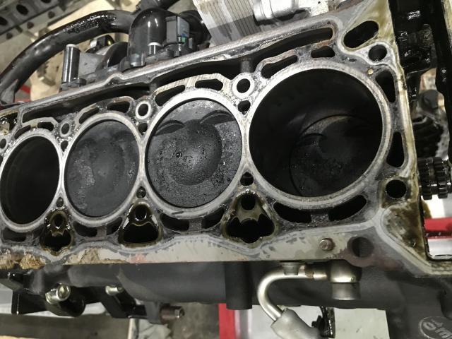 アウディ A4 Q5 オイル上がり オイル減る オイル継ぎ足し