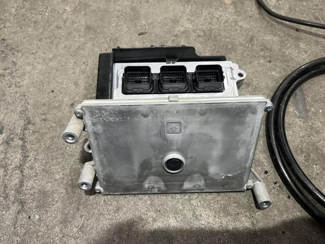 ステップワゴン　エンジンコンピューター交換　ECU交換　イモビライザ　エンジン関連修理・整備　本田　HONDA　埼玉　草加　足立　川口　越谷　中古部品　ECU異常