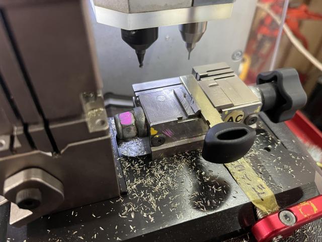 レクサス　ＬＳ　スマートキー　鍵　中古初期化登録　埼玉　草加　足立　川口　越谷　千葉　追加　キーカット