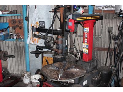 自社タイヤチェンジャー完備です!