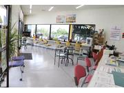 清潔な待合スペース！新車、中古車の販売もしてます！名義変更、廃車手続き等もご相談下さい！