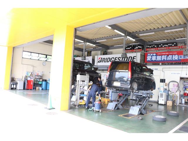 広々としたピットスペースで大切なお車の車検・修理を行います！０５９６－５２－０６２０まで！