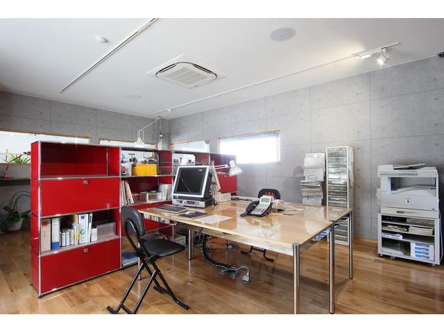 新車や中古車の販売なども行っております。