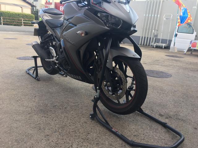 ヤマハ　YZF 　R25　タイヤ交換【岡山市北区　中古車　車検　手洗い洗車　コーティングは当店にお任せ！！】