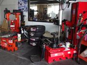 タイヤチェンジャーも２台！２８インチも交換可能です！