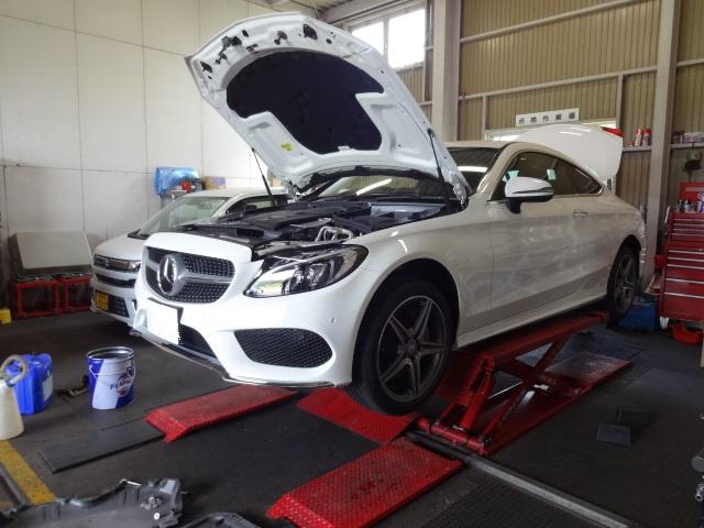 国産車、輸入車問わず、整備、修理、車検お任せください。