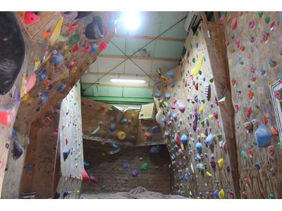 ボルダリングジムも併設