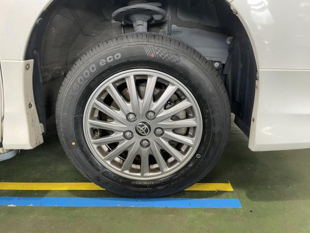 トヨタ　エスクァイア　ホイール・タイヤ交換