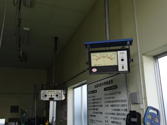 各測定機器を完備し、お車を検査致します。