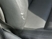 お車の内装シートのキズやコゲ穴補修も受け付けております！