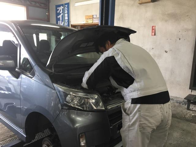 長年の技術が光る職人の業でお客様の愛車をメンテナンス致します。