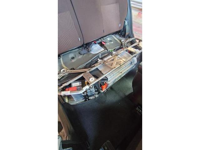 アクア　電装系修理　ハイブリッドバッテリー交換