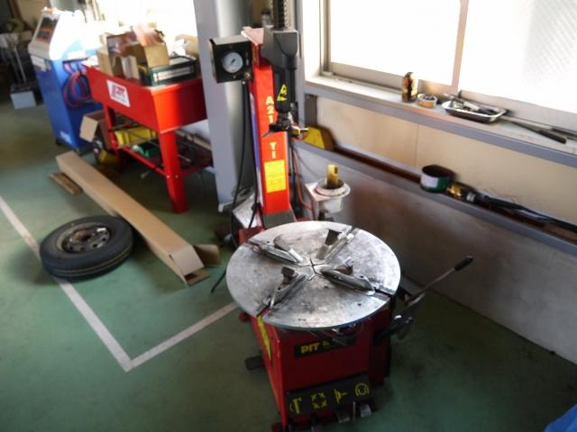 タイヤチェンジャー・バランサーもございます。