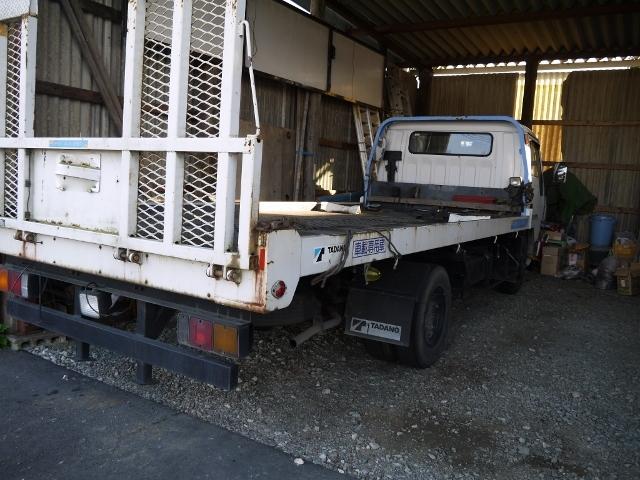 大型積載車も所有しております。万が一のトラブルにも駆け付けます。