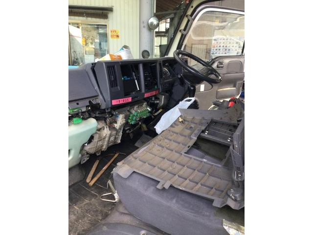 いすゞ エルフ BDG-NKS85AN 4JJ1 ウインカーユニット交換 真庭市 いすゞ エルフ BDG-NKS85AN 4JJ1 ウインカーユニット交換 真庭市