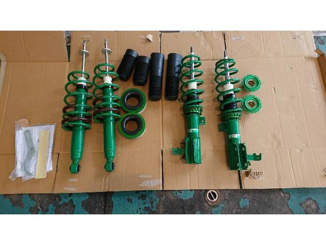 芦屋 持込 車整備 ホンダ フィット  サスペンション ショックアブソーバー 交換： 車整備【車作業 店：ＤＤ芦屋セントラル店（朝日石油株式会社）　阪神間 8ヶ所のネットワーク 国家整備士 在籍で 安心 なお店】