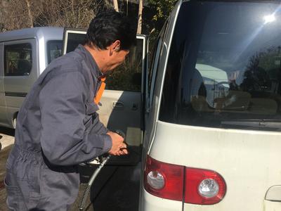 納車時には高圧スチームで洗浄を施します。