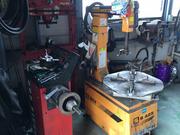 タイヤチェンジャー・バランサー完備。タイヤ交換、販売もお任せ下さい。