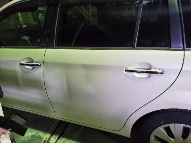 トヨタ　カローラフィールダー　ドアへこみ修理　鈑金塗装　香川県観音寺市　クルバン