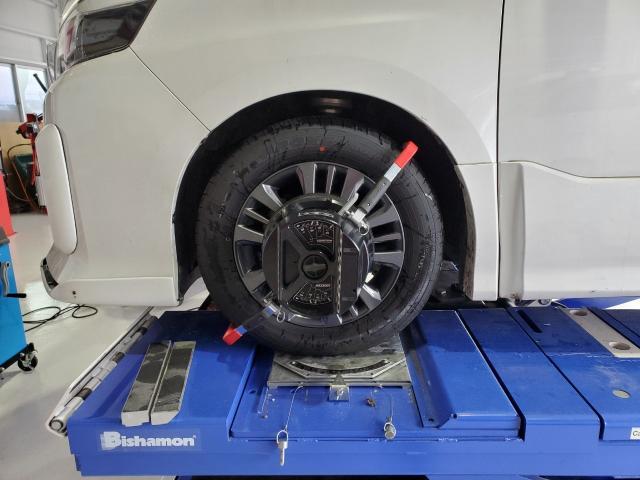 トヨタ　ヴォクシー　アライメント調整　タイヤ持込　足回り整備