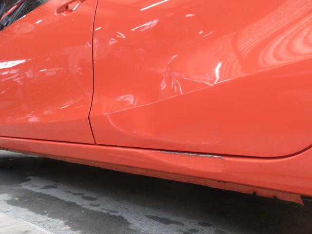 トヨタ　アクア　ﾄﾞｱとロッカーパネルの大きな凹みとキズ　板金塗装修理【上田市のお客様】自費でできるだけ安く
