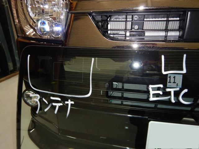 トヨタ　ハイエース　フロントガラス交換　カメラ調整（エーミング）