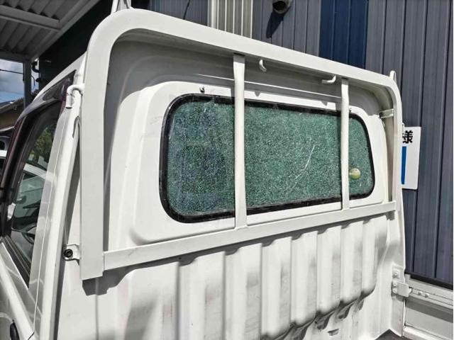 ダイハツ　ハイゼットトラック　リヤガラス交換