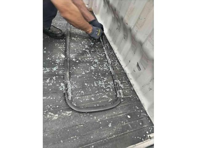 ダイハツ　ハイゼットトラック　リヤガラス交換