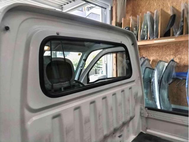 ダイハツ　ハイゼットトラック　リヤガラス交換