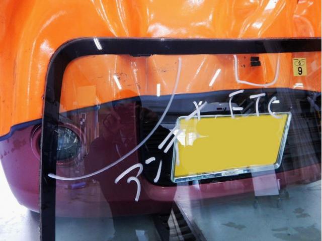 スズキ　ＭＲワゴン　フロントガラス交換