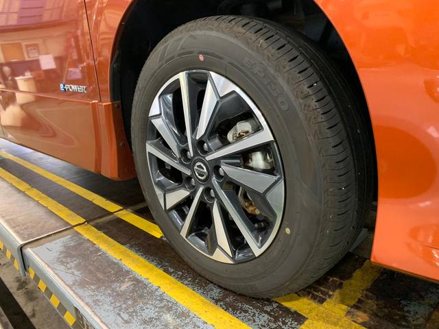 タイヤ交換 日産セレナ e-power 195/60R16【姫路市 持込タイヤ交換 組替 取付 バランス調整 TPMS 空気圧お任せください】