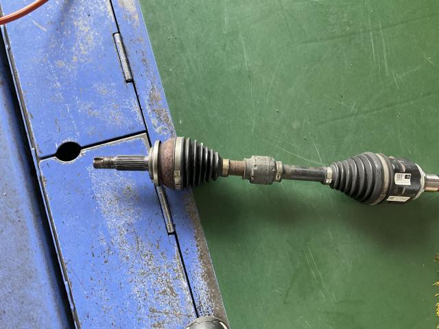 レクサス　ＣＴ200　足回り異音修理・整備