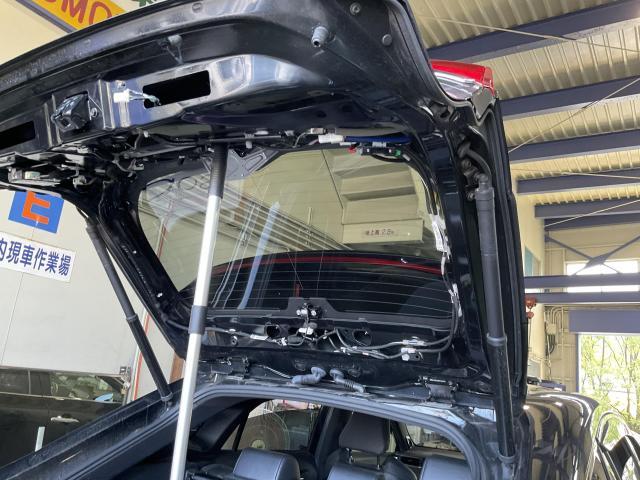 トヨタ　ハリアーハイブリッド　リアドア開閉時異音　【姫路市 車検 修理 鈑金 取付 保険 コーティングお任せください】