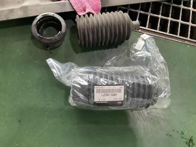 三菱　パジェロ　車検　ステアリングラックブーツ交換。【姫路市 車検 修理 鈑金 取付 保険 コーティングお任せください】