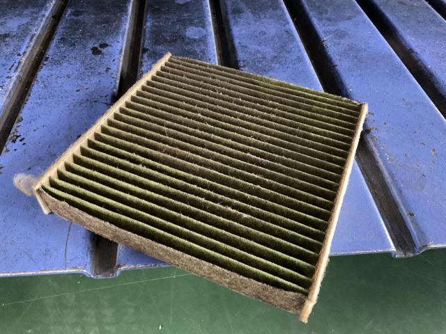 トヨタ タウンエースバン エアコンフィルター【姫路市 車検 修理 鈑金 取付 保険 コーティングお任せください】