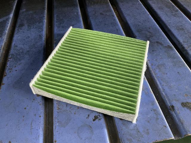 トヨタ タウンエースバン エアコンフィルター【姫路市 車検 修理 鈑金 取付 保険 コーティングお任せください】