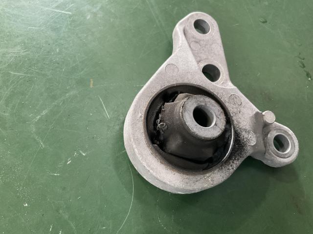 三菱　アウトランダーＰＨＥＶ　リア異音修理、【姫路市 車検 修理 鈑金 取付 保険 コーティングお任せください】