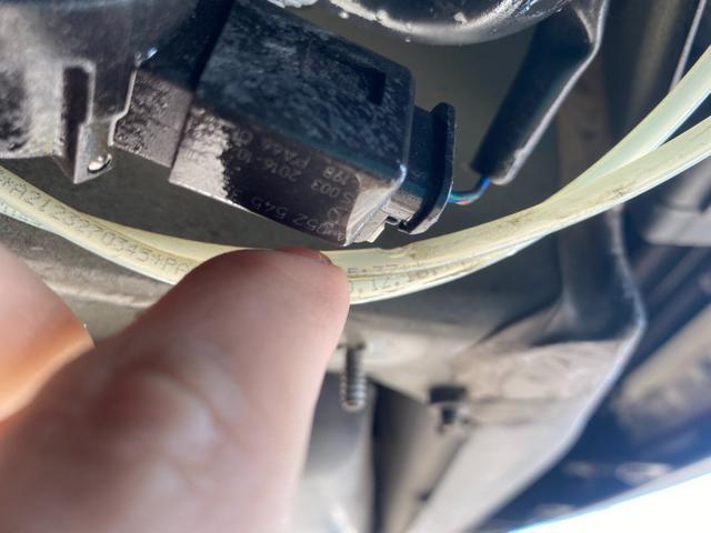メルセデス・ベンツ　ＣＬＳ　Ｗ218　車高が下がる　エアサスホース修理　