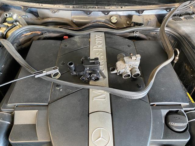 メルセデス・ベンツ　W211 Eクラス エンジンオイル　漏れ　ヘッドカバー　パッキン　ブローバイホース　交換　ヒーターバルブ　交換