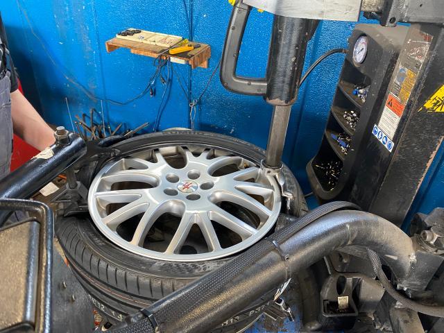 『ベンツの修理屋』ysオート 千葉マセラティ　グランスポーツ　持ち込み　タイヤ交換